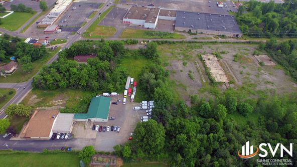 1477 North Road SE, Niles, OH 44446